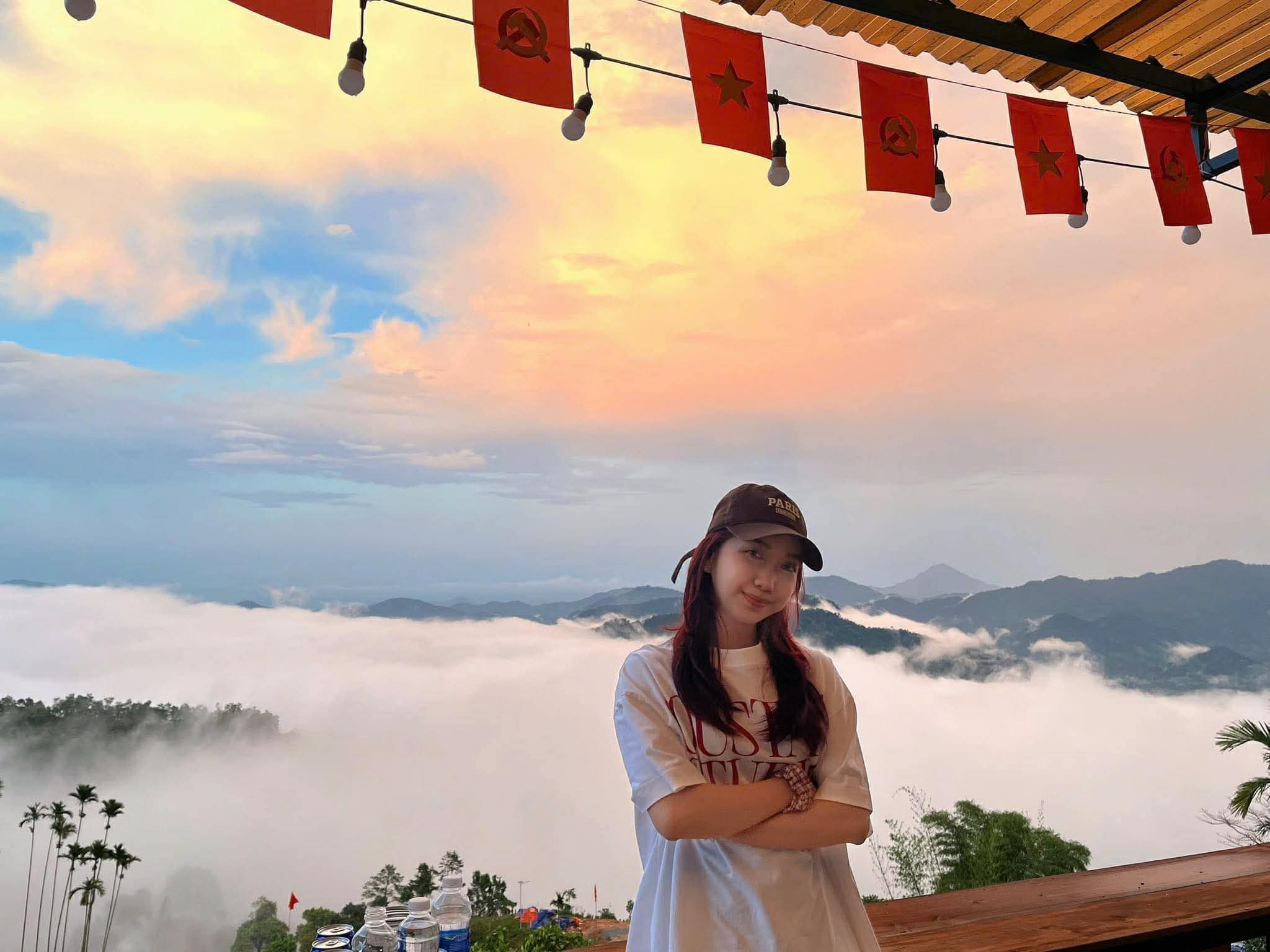 Hoàng hôn biển mây nhìn từ Mây Takpo
