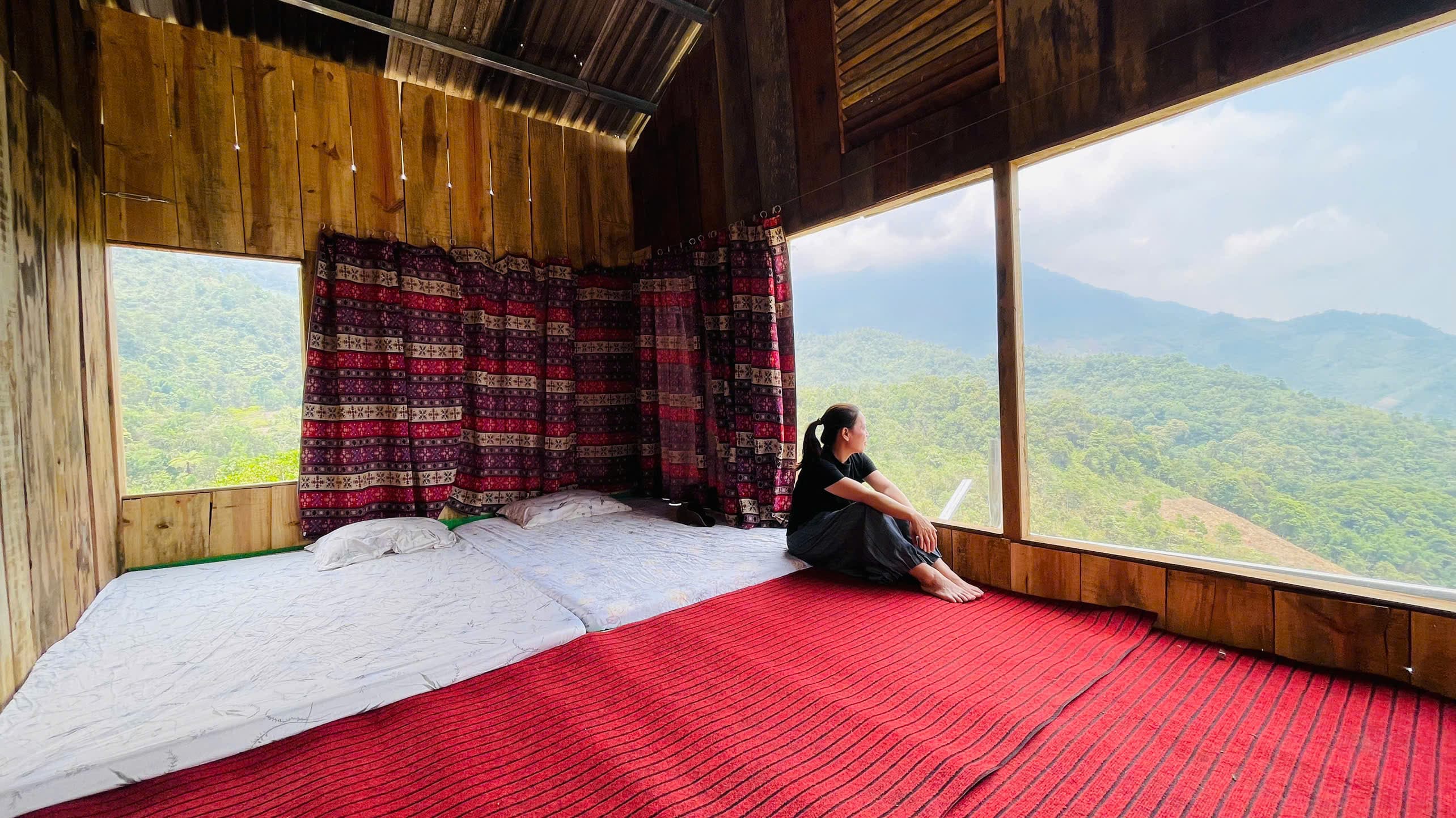 Phòng gỗ view núi Mây Takpo
